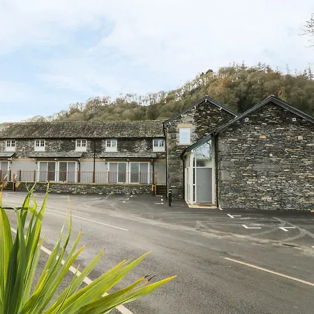 Lowe Mcconnell * Ambleside
